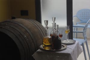 thumbnail: Bar (on property)