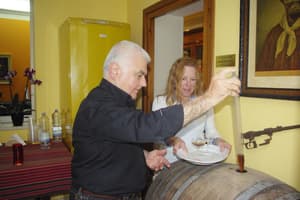 thumbnail: Bar (on property)