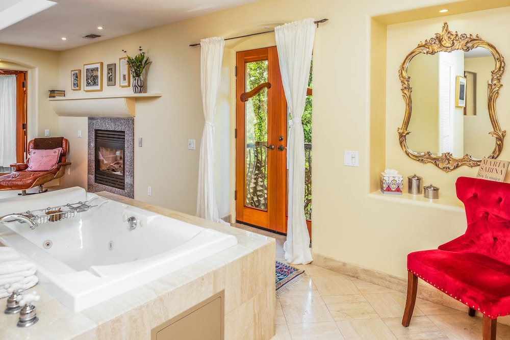 Private spa tub