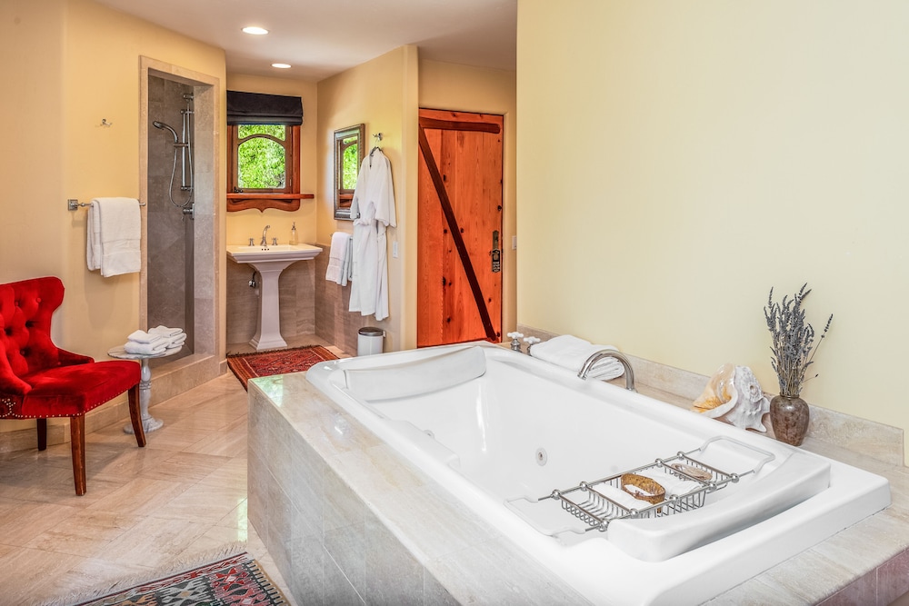 Private spa tub