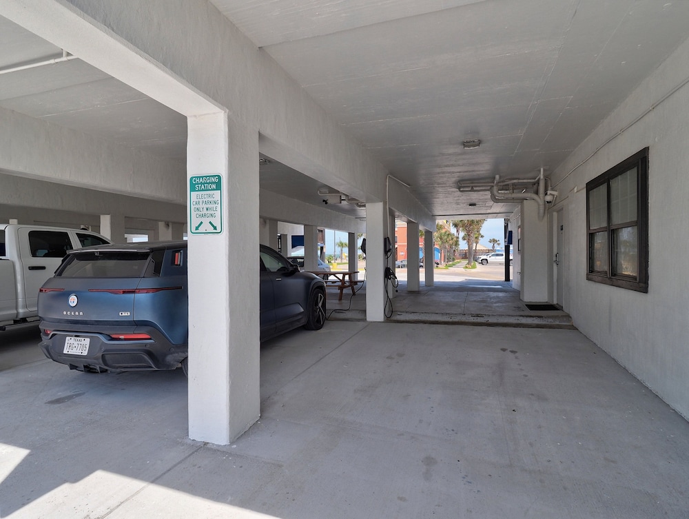 Electric vehicle charging station