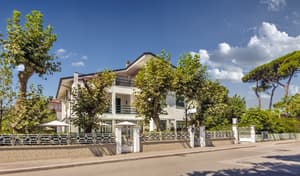 thumbnail: Front of property