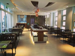 thumbnail: Restaurant