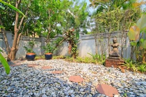 thumbnail: Property grounds