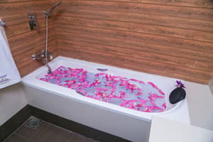 thumbnail: Deep soaking bathtub