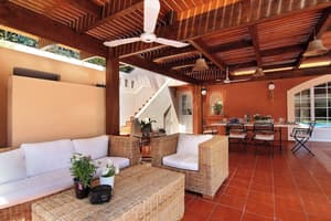 thumbnail: Outdoor dining