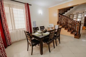thumbnail: Family dining