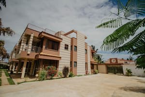 thumbnail: Front of property