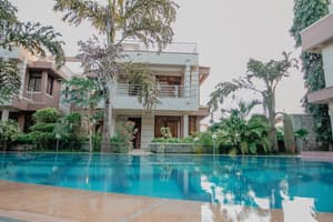 thumbnail: Outdoor pool