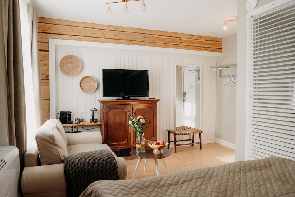 Deep soaking bathtub