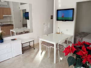 thumbnail: In-room dining
