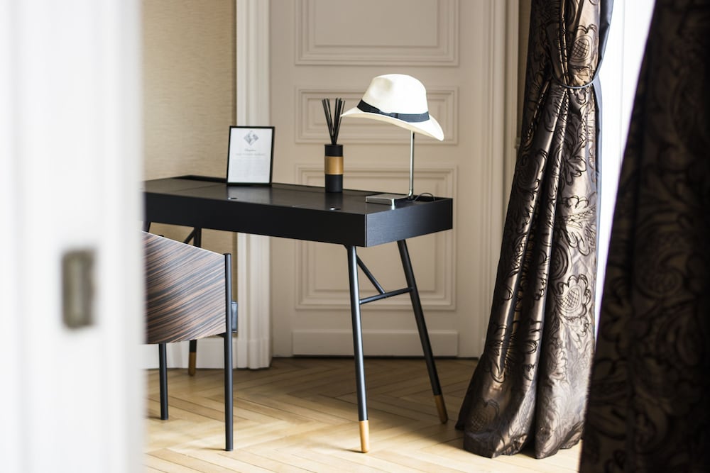 Room amenity