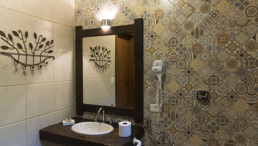 Bathroom sink