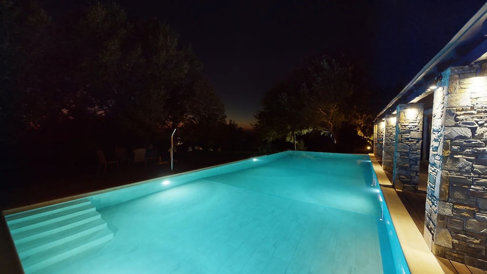 Private pool