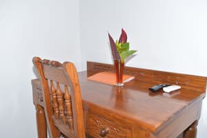 thumbnail: In-room business center