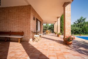 thumbnail: Front of property