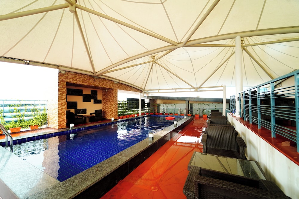 Rooftop pool