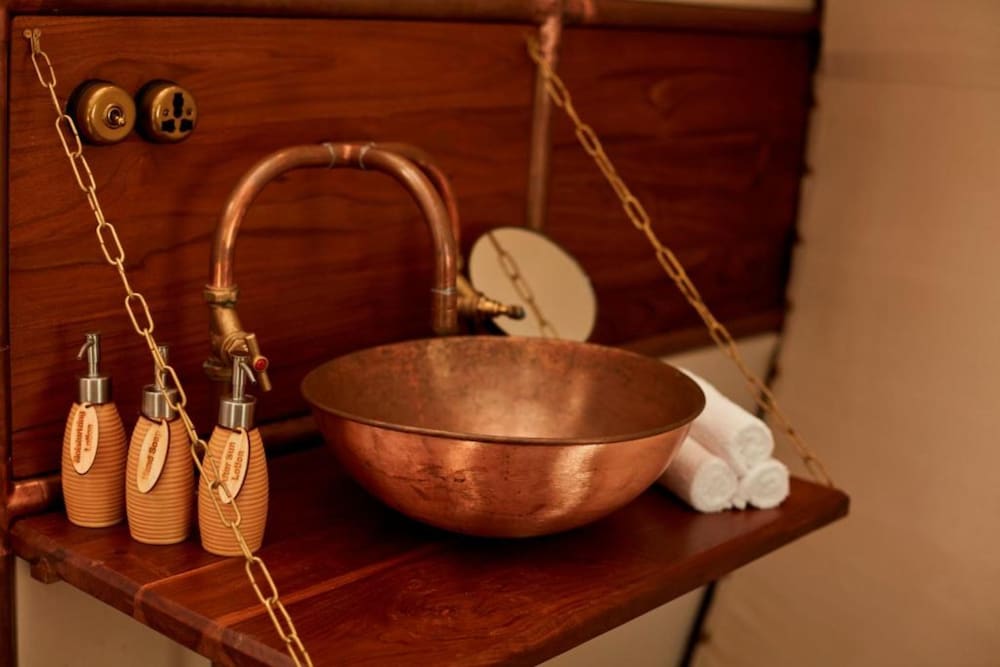 Bathroom sink