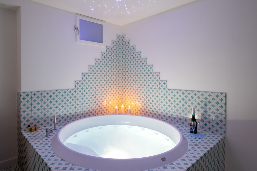 Private spa tub