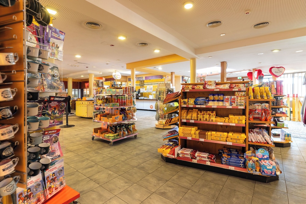 Shopping mall