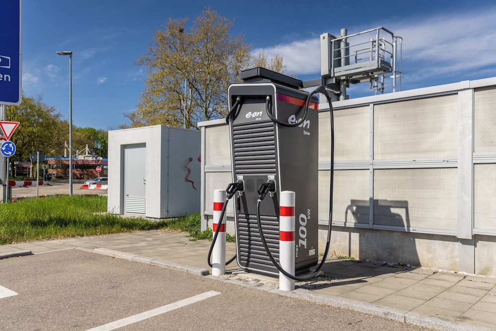 Electric vehicle charging station