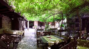 thumbnail: Outdoor dining