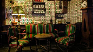 thumbnail: Lobby sitting area