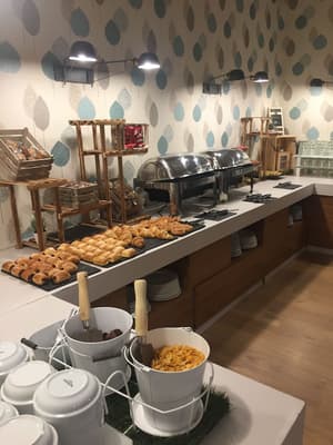 thumbnail: Breakfast area