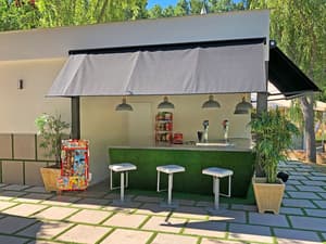 thumbnail: Poolside bar