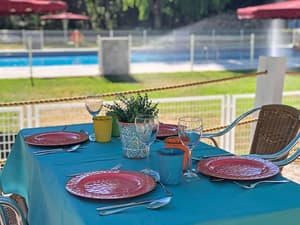 thumbnail: Poolside bar