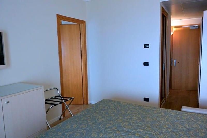 7996317.jpg