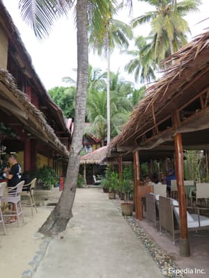 thumbnail: Bar (on property)