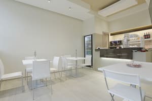 thumbnail: Bar (on property)
