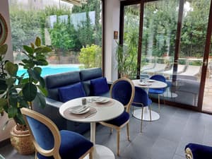 thumbnail: Breakfast area