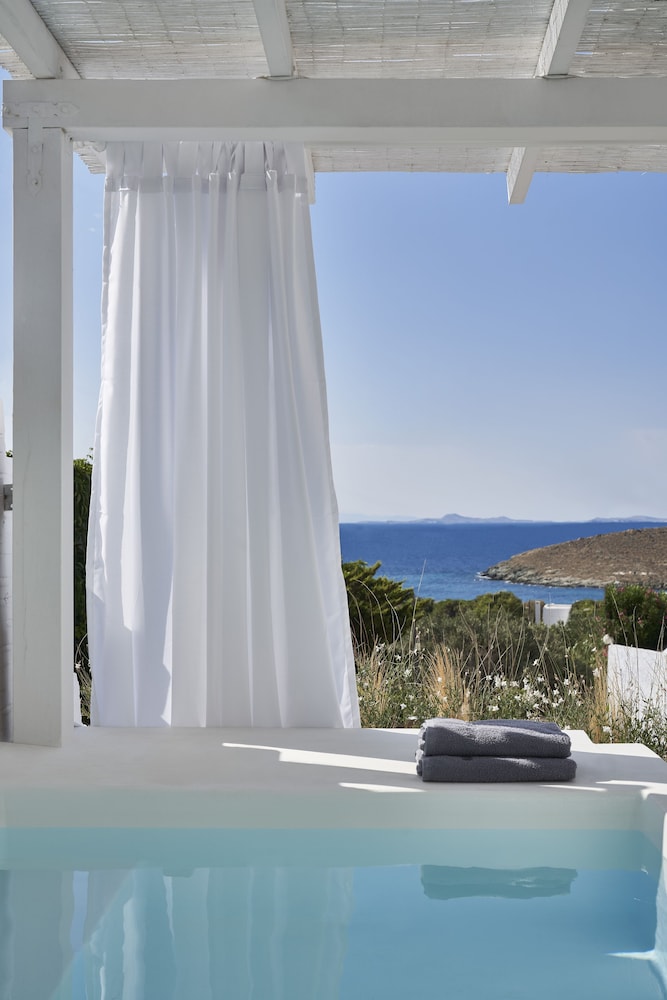 Private spa tub