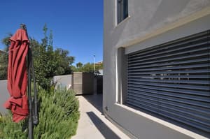 thumbnail: Exterior detail