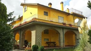 thumbnail: Front of property