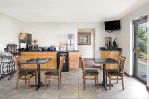 thumbnail: Breakfast area