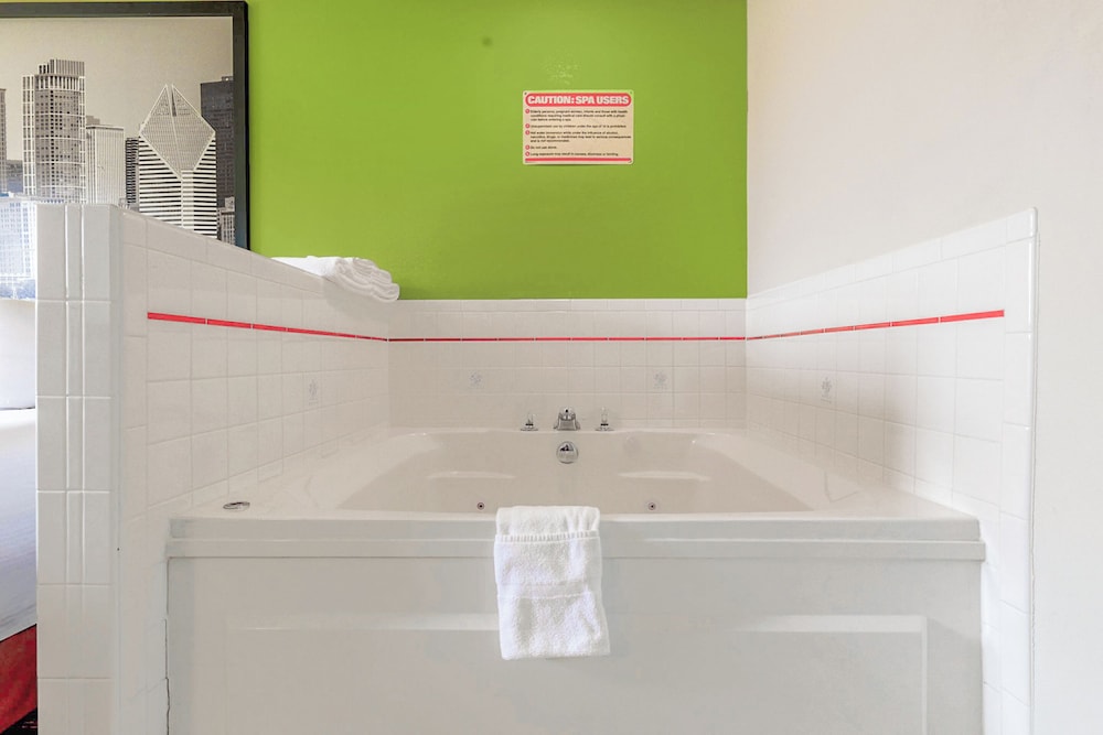 Jetted tub