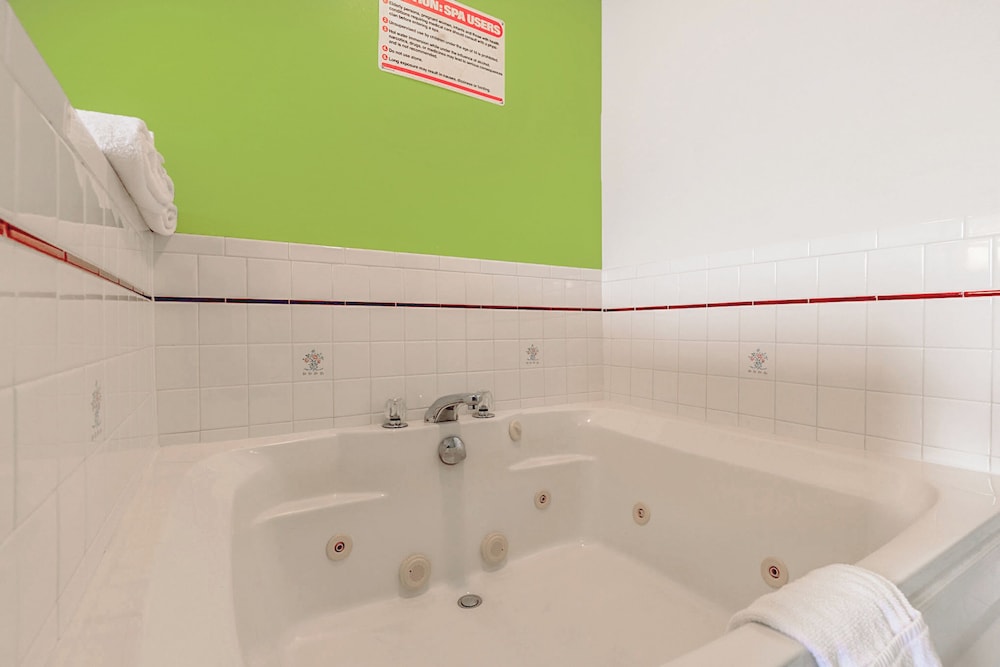 Jetted tub
