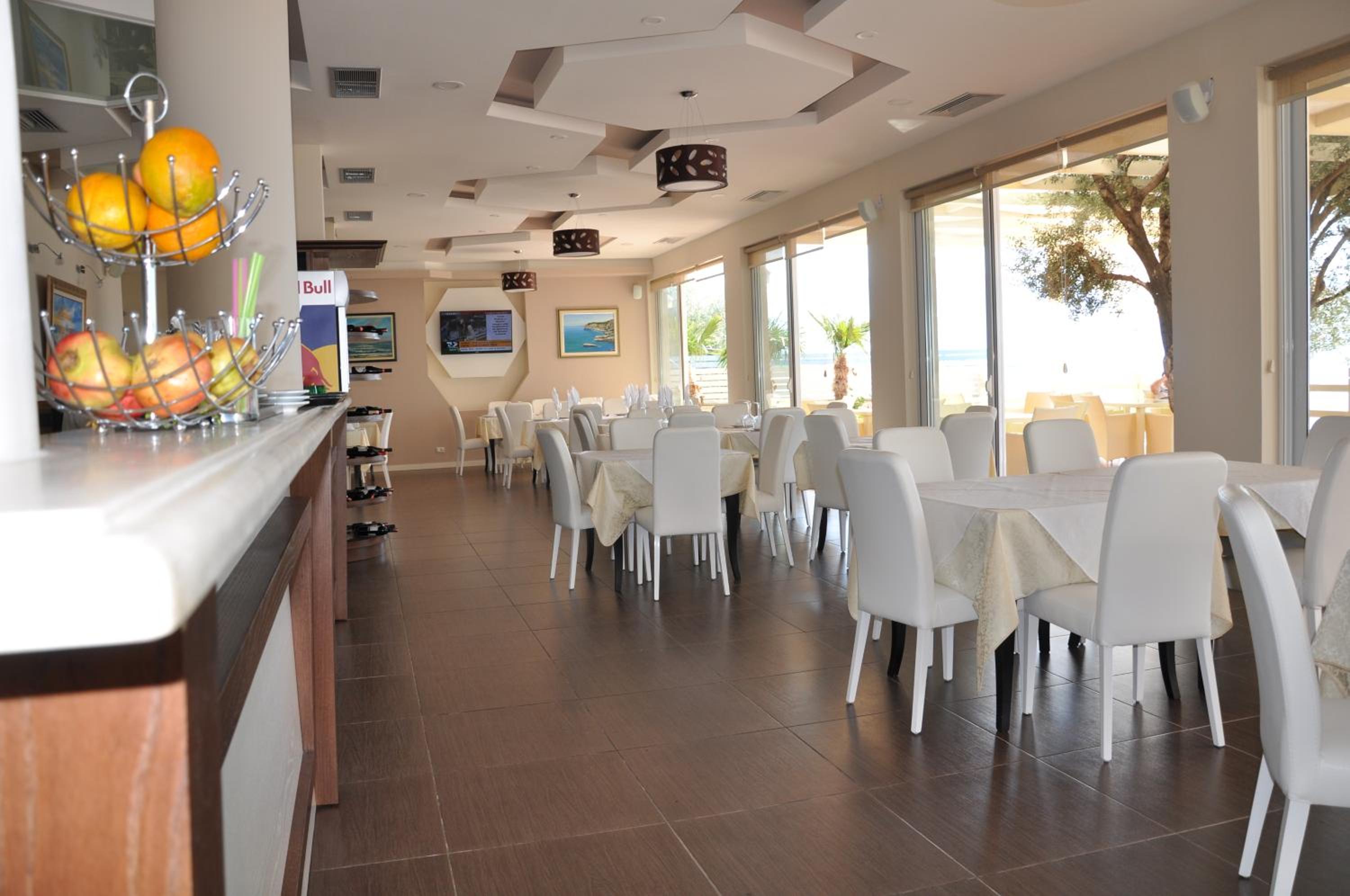 Restaurant-cafeteria