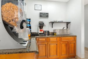 thumbnail: Breakfast area