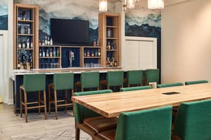 thumbnail: Bar (on property)