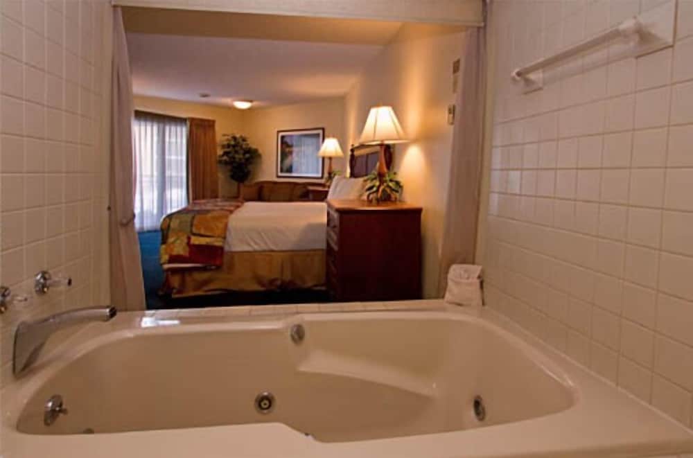 Jetted tub