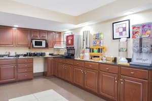thumbnail: Breakfast area