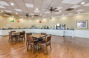 thumbnail: Breakfast area