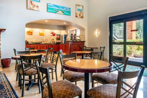 thumbnail: Breakfast area
