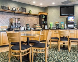 thumbnail: Breakfast area