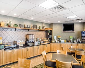 thumbnail: Breakfast area