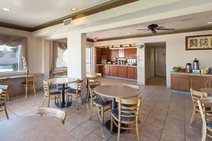 thumbnail: Breakfast area